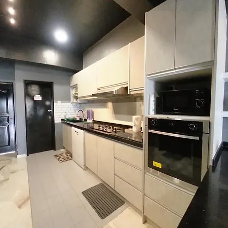 13Pax 3R2B, Beachfront Duplex Penthouse, Free Bbq Set, Wifi, 50