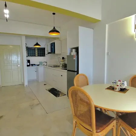 13Pax 3R2B, Beachfront Duplex Penthouse, Free Bbq Set, Wifi, 50