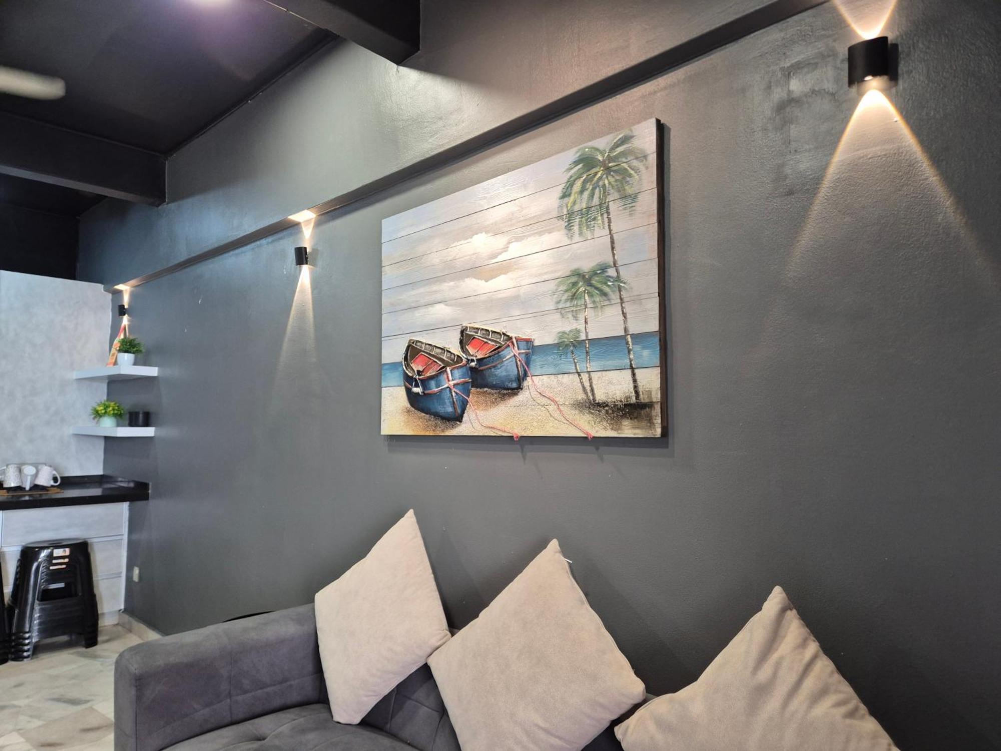 Apartment 13pax 3r2b, Beachfront Duplex Penthouse, Free Bbq Set, Wifi, 50
