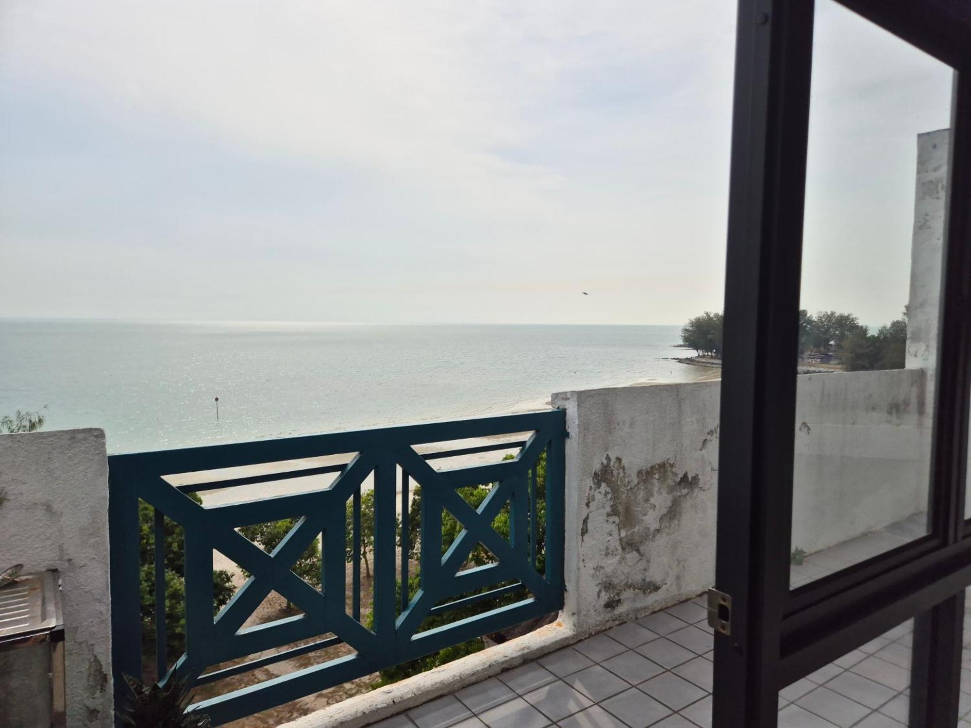 Apartment 13pax 3r2b, Beachfront Duplex Penthouse, Free Bbq Set, Wifi, 50