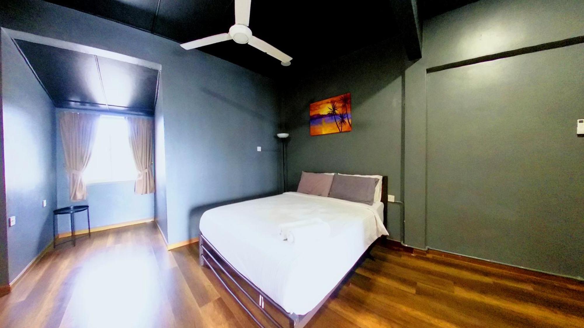 Apartment 13pax 3r2b, Beachfront Duplex Penthouse, Free Bbq Set, Wifi, 50