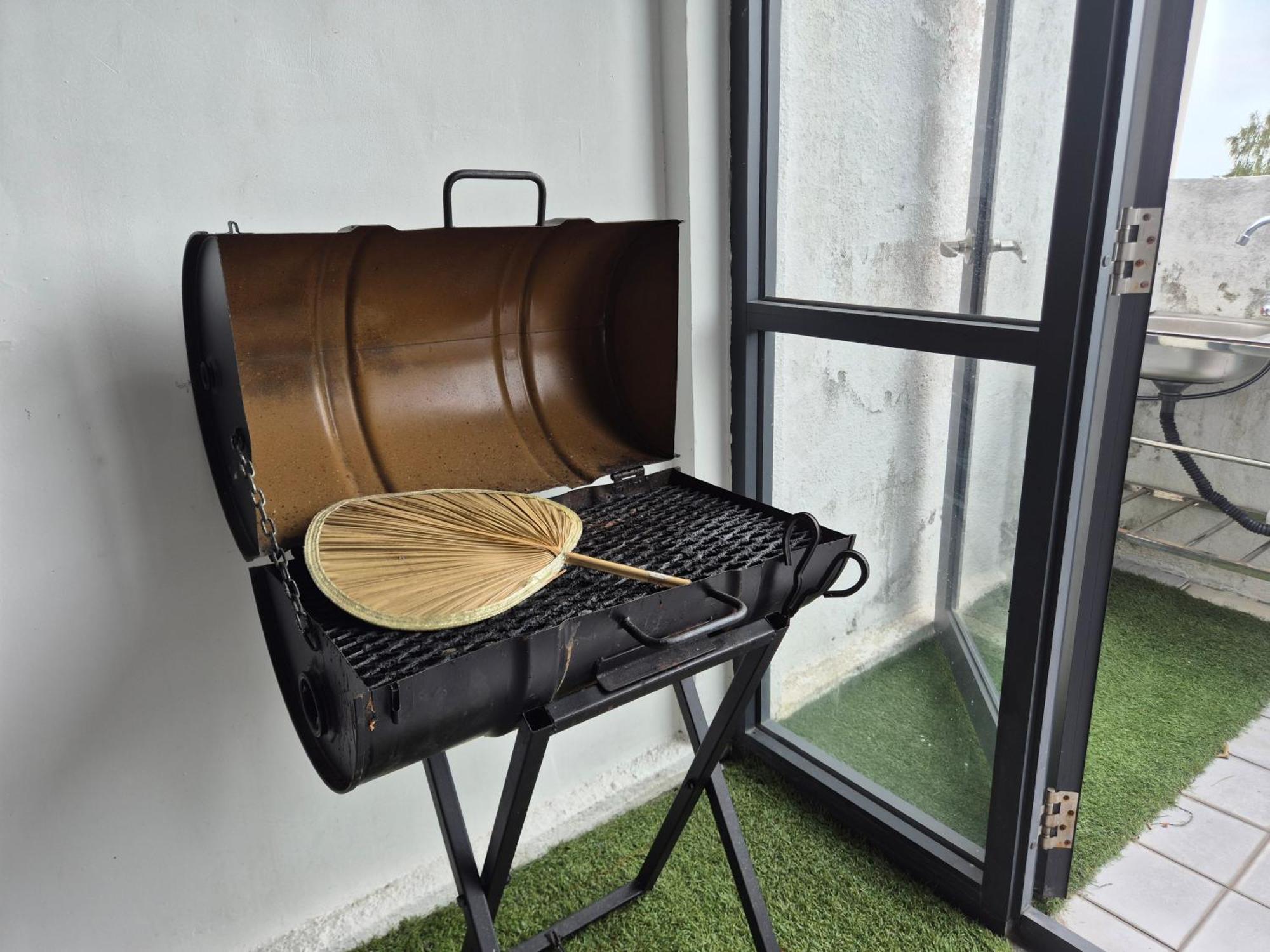 13pax 3r2b, Beachfront Duplex Penthouse, Free Bbq Set, Wifi, 50