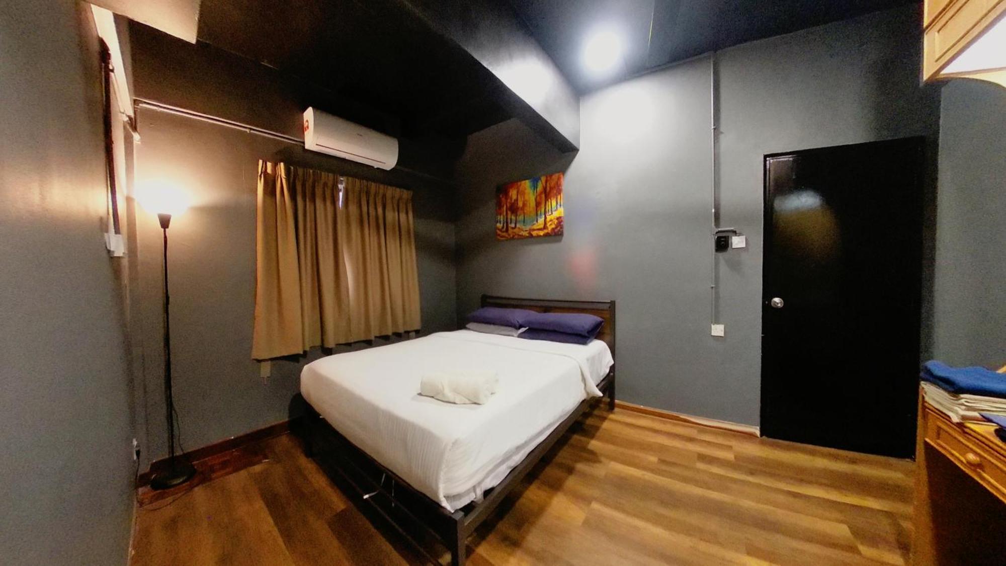 Apartment 13pax 3r2b, Beachfront Duplex Penthouse, Free Bbq Set, Wifi, 50